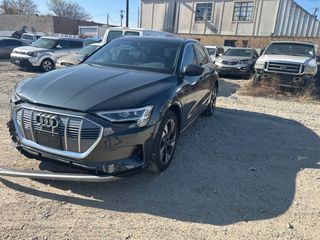 2022 Audi e-tron Premium Plus quattro - Exterior Front Left Corner Image